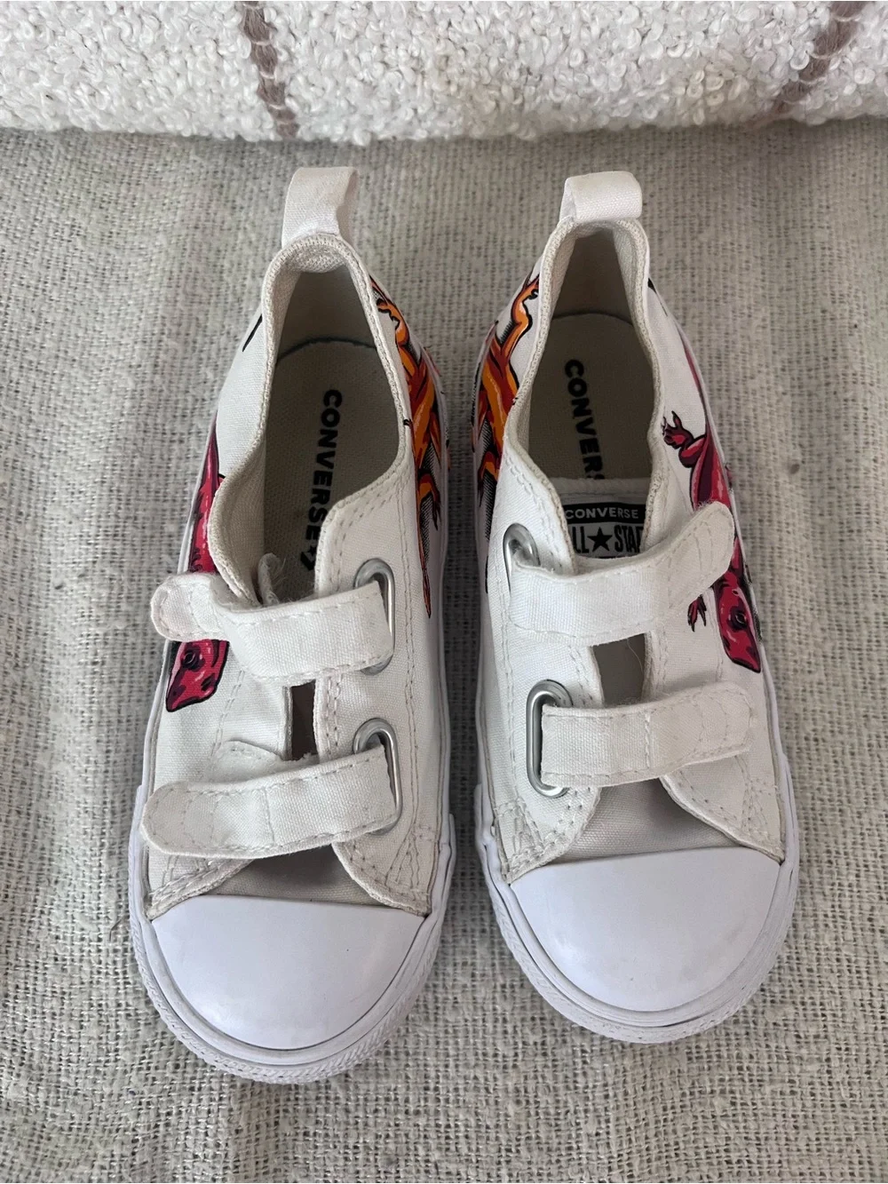 Kids Converse | 10C White canvas Sneakers with Lizard Graphic